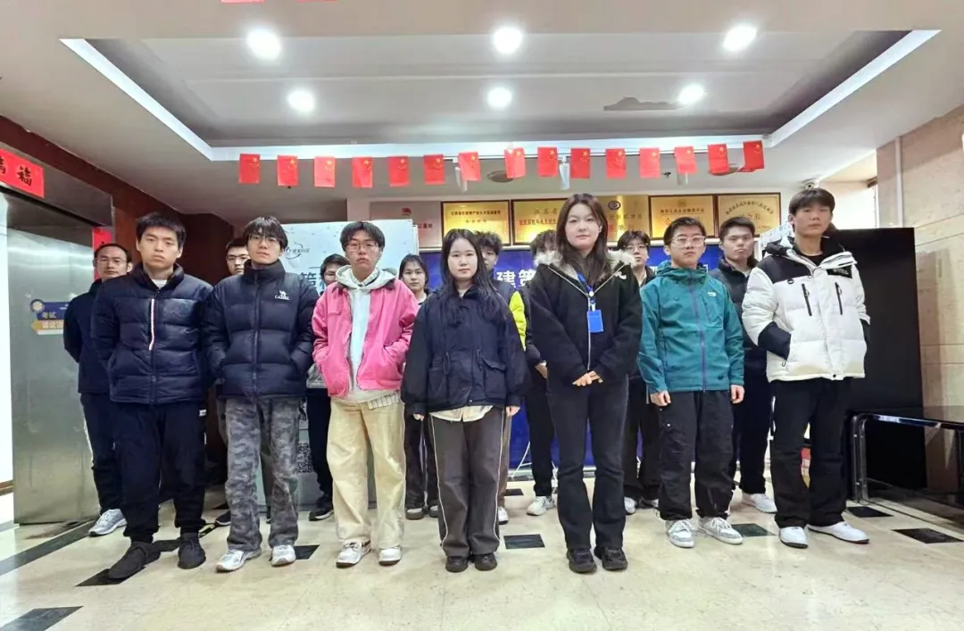 叮！結(jié)班成功！這張合照，是我們努力的最好